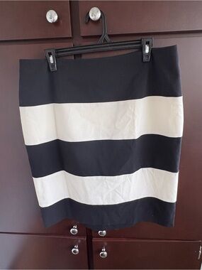 Nine West Black and White Striped Pencil Skirt with zipper size 14